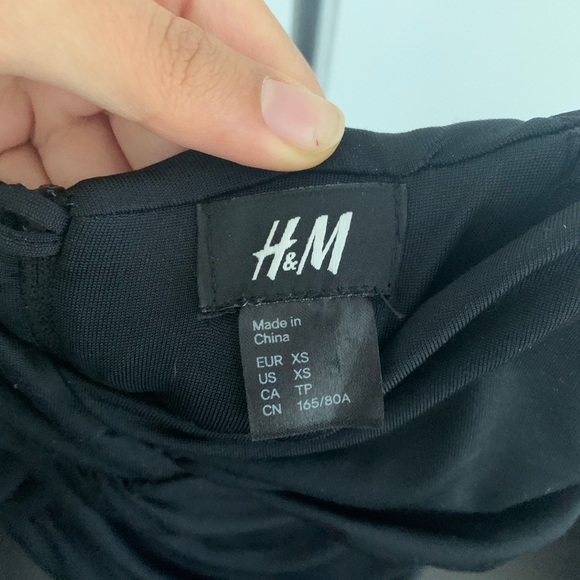 Black mini H and M dress - Picture 10 of 11